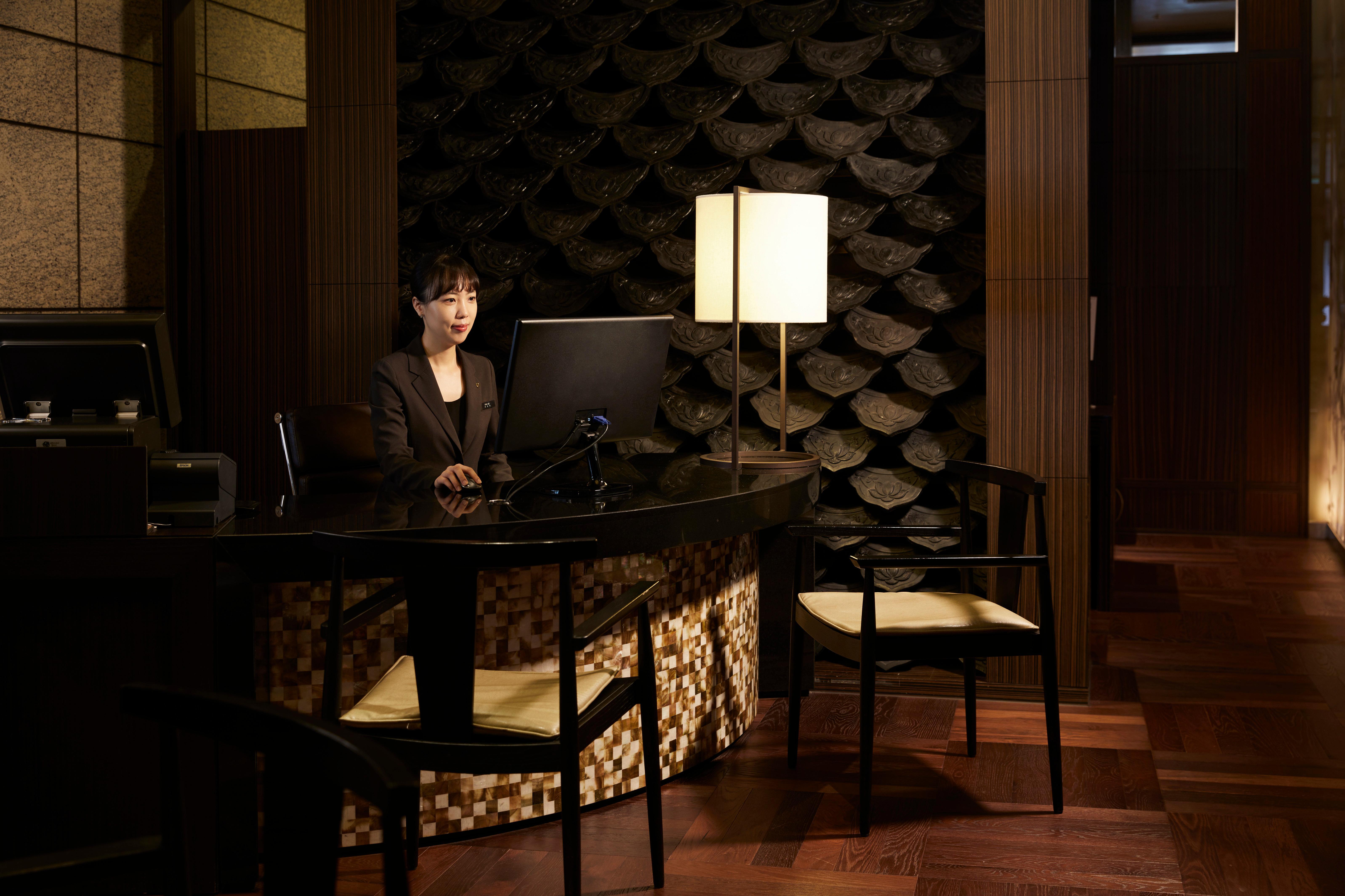 Intercontinental Seoul Coex, An Ihg Hotel Seul Exterior foto A hotel concierge